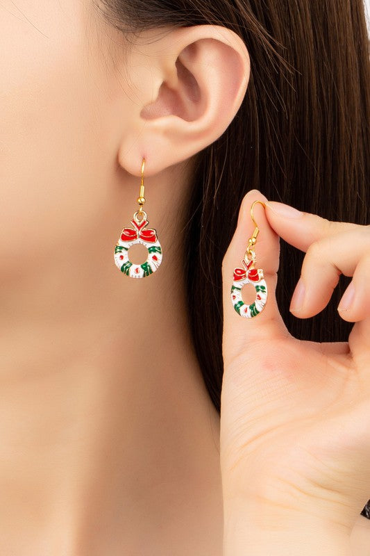 Small Christmas wreath drop earrings